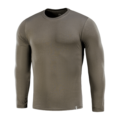M-Tac Long-sleeve T-shirt 93/7 i tyk, elastisk kvalitetsstrik, velegnet til hverdag og friluftsliv, fremstillet af 93% bomuld og 7% elastan.