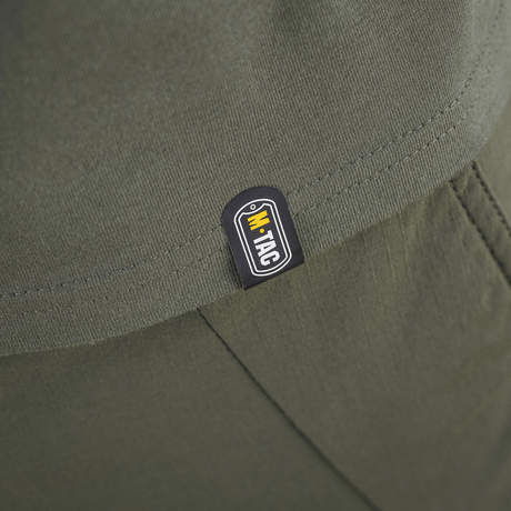 M-Tac Long-sleeve T-shirt 93/7 med logo detalje, lavet af 93% bomuld og 7% elastan for holdbarhed. Velegnet til hverdag og friluftsliv.