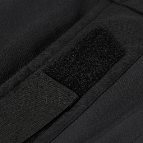 Detaljebillede af M-Tac Bukser STURM NyCo Extreme Gen.II med velcro-lukning, der viser holdbarheden og materialevalget i bukserne.