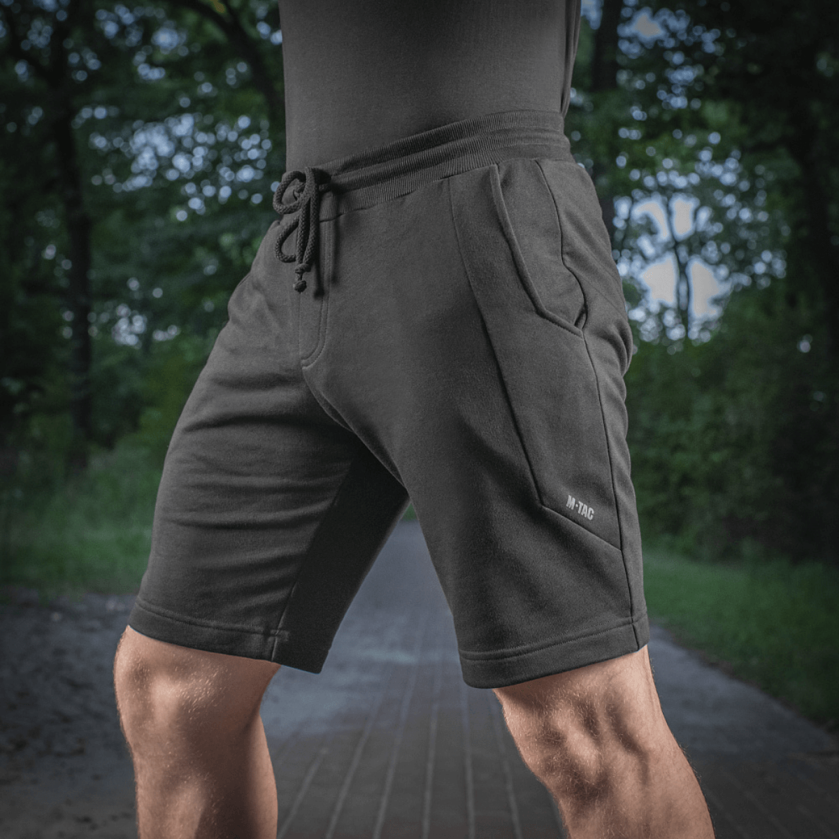 M-Tac Shorts Casual Fit Cotton i sort, komfortabel pasform med elastik i taljen og sidelommer, perfekt til aktiv sommerbrug.