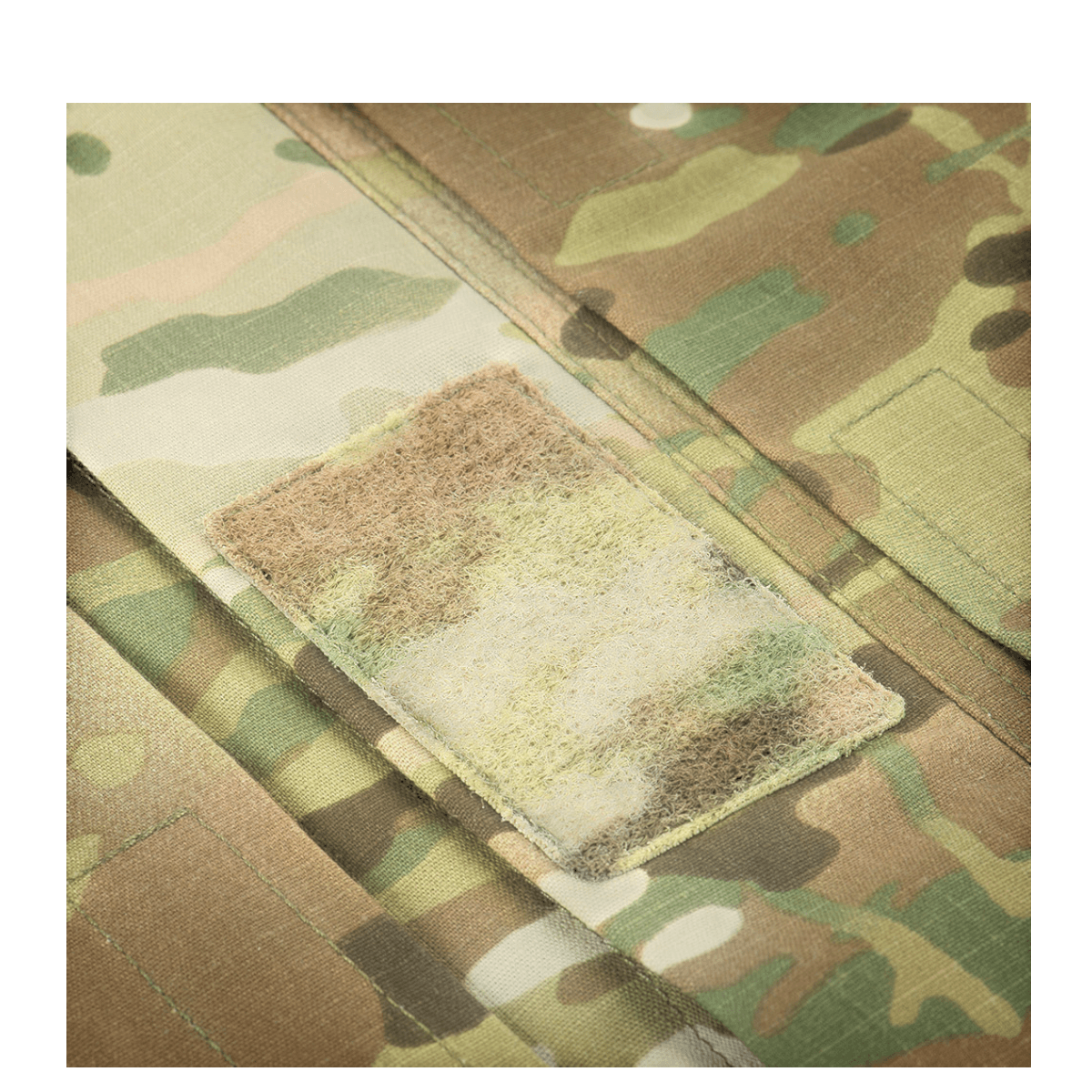 Tæt på M-Tac Bukser Army Gen. II NYCO Extreme med elastisk materiale og camouflageprint, fremstillet af holdbart NYCO Extreme-stof.