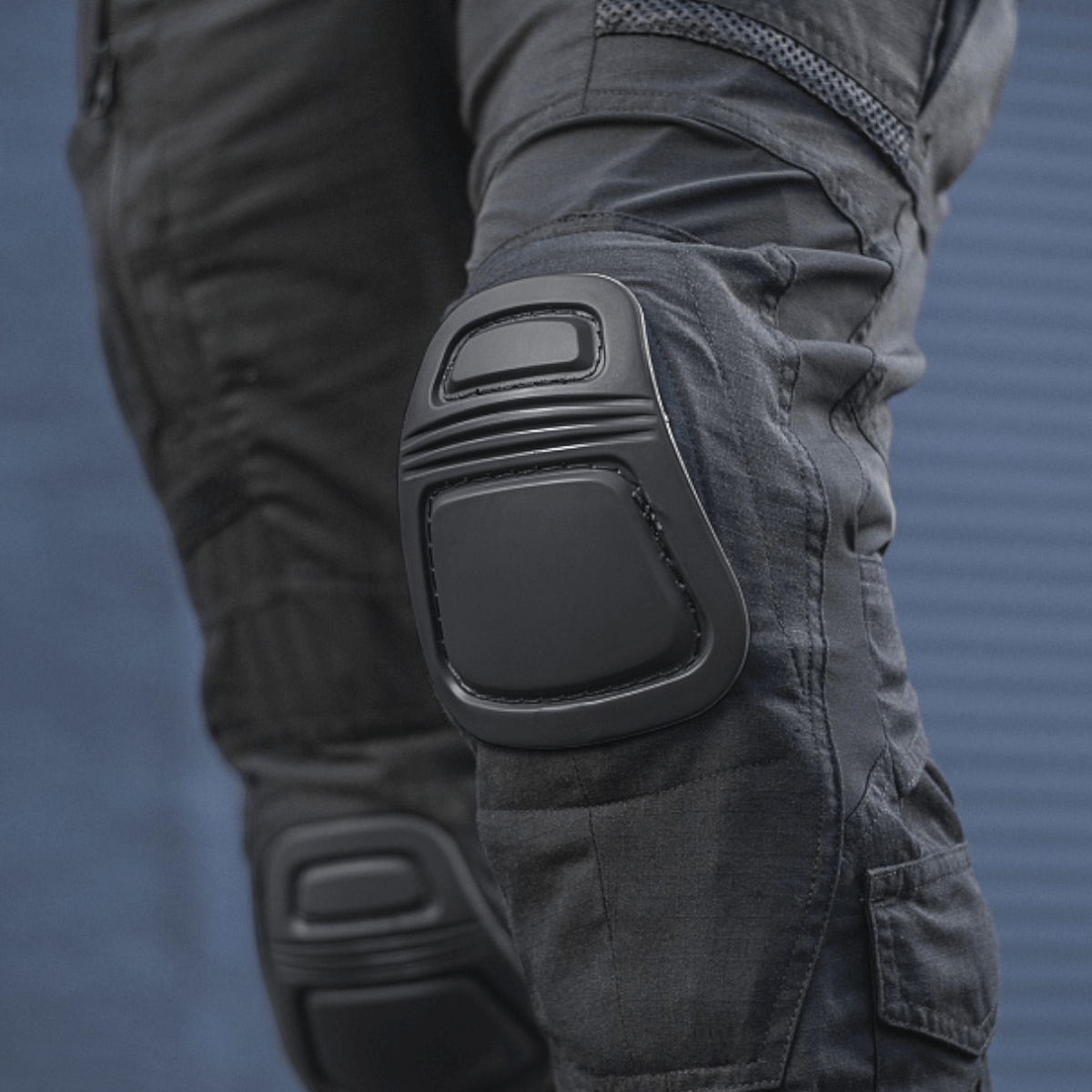 M-Tac Bukser Army NYCO Extreme med holdbart og åndbart stof, fremhævet af indsat elastisk materiale og robuste detaljer.