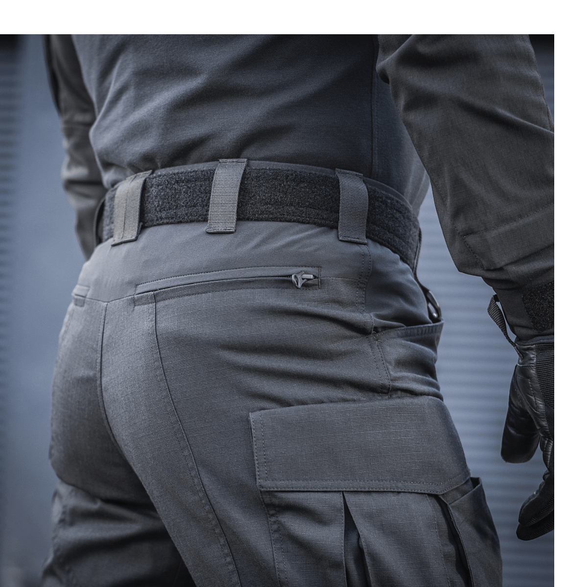 M-Tac Bukser Army NYCO Extreme med elastiske indsatser og slidstærkt stof, der tilbyder funktionalitet og komfort i et gråt design.