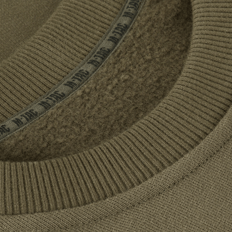 Detaljebillede af M-Tac Sweatshirt Cotton Hard med ribkant ved halsen for komfort og holdbarhed.