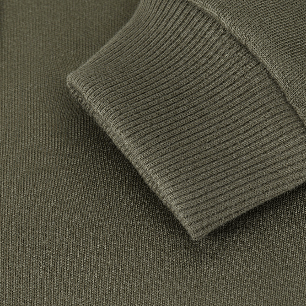 Detalje af M-Tac Sweatshirt Cotton Hard ærme og stof i 100% bomuld, ribkant viser komfort og kvalitet.