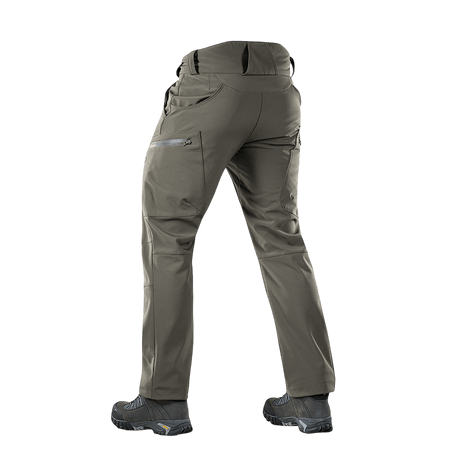 M-Tac Bukser Soft Shell Vinter i blødt og slidstærkt materiale set bagfra.