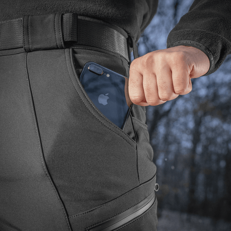 M-Tac Bukser Soft Shell Vinter med fleecefor, designet til varmeisolering og åndbarhed, fremhæver robust pålidelighed i kolde årstider.
