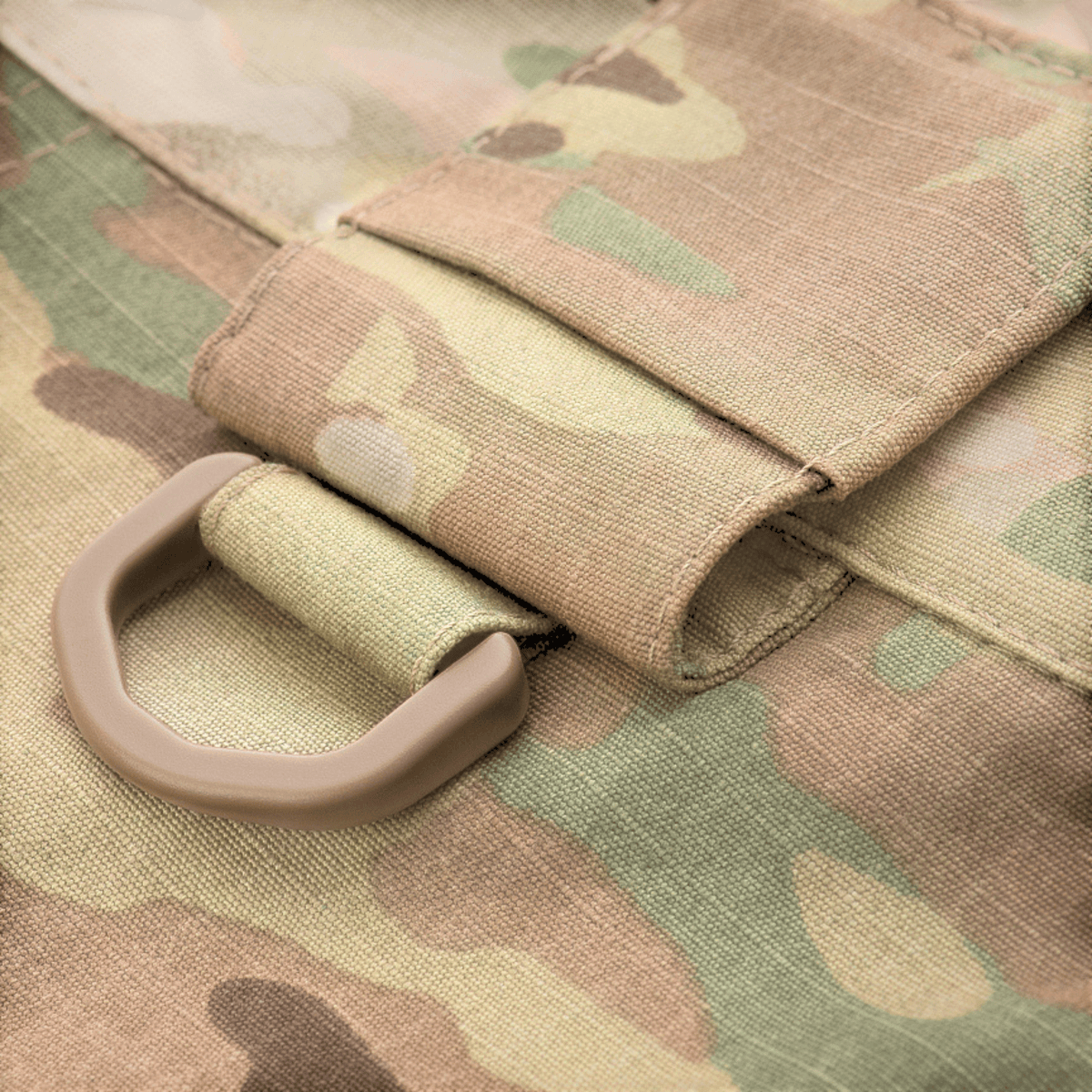 Detaljebillede af M-Tac Bukser Aggressor Elite NYCO med amerikansk NYCO rip-stop stof i camouflagefarver.