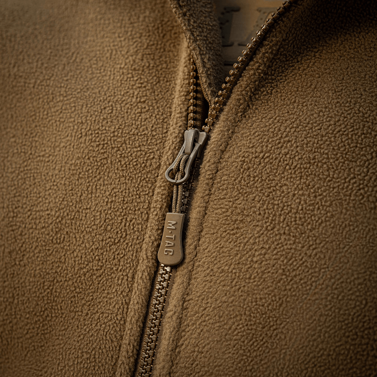 Nærbillede af M-Tac Division Gen.II Windblock Fleecejakke lynlås og materiale