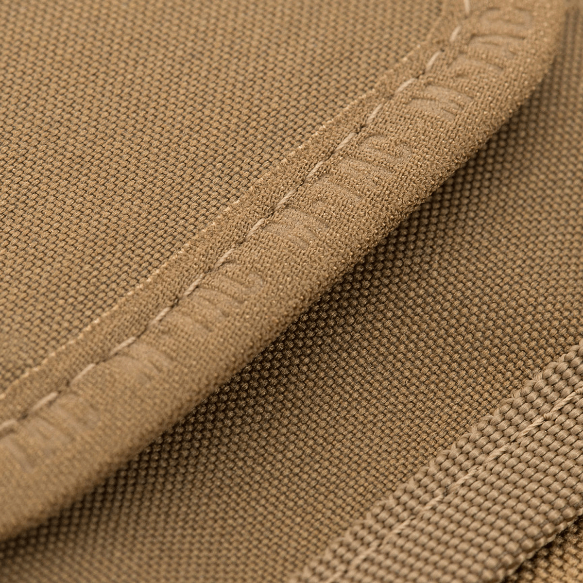 Detaljebillede af M-Tac Pung med Patch Panel Elite Large fremstillet af holdbart 1000D CORDURA® materiale.