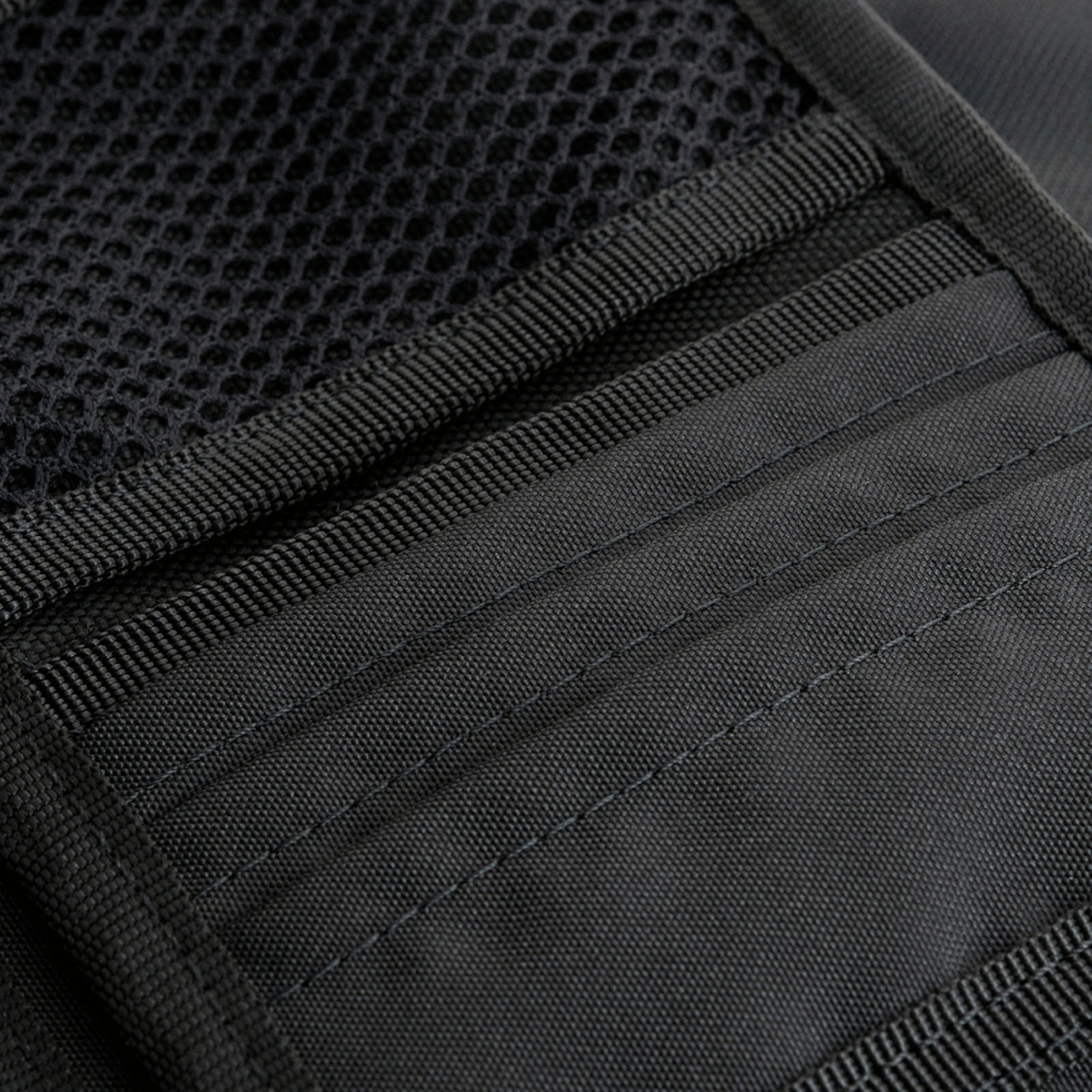 M-Tac Pung med Patch Panel Elite i holdbart 1000D CORDURA®. Stilfuld, militær stil med rum til kort og mønter. Velcro lukning.