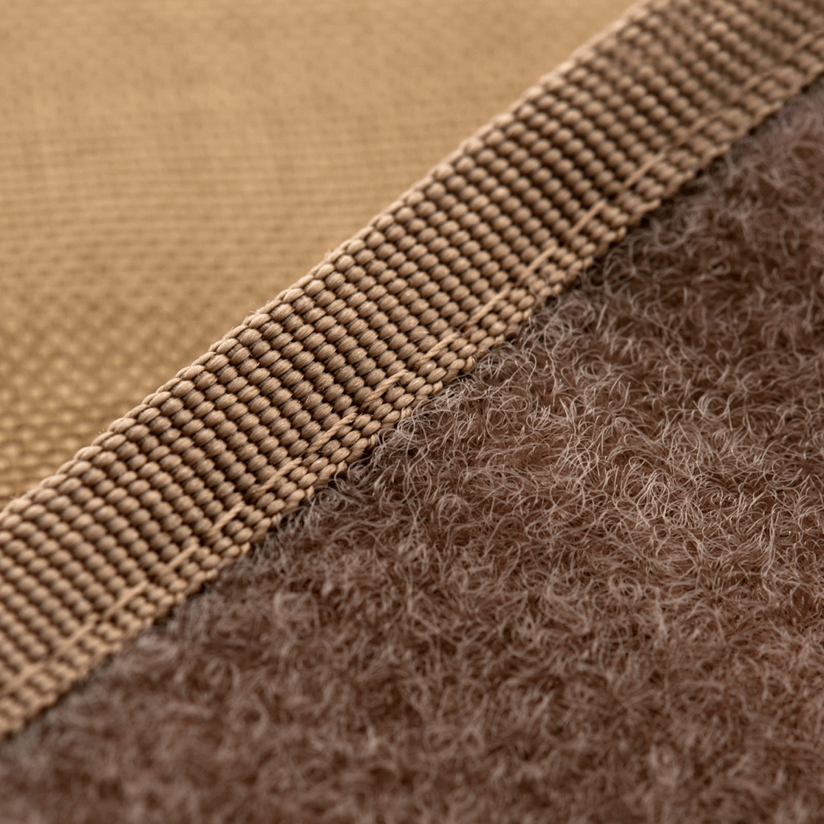 Nærbillede af M-Tac Pung med Patch Panel Elite med 1000D CORDURA® materiale, militærstil og Velcro-lukning.