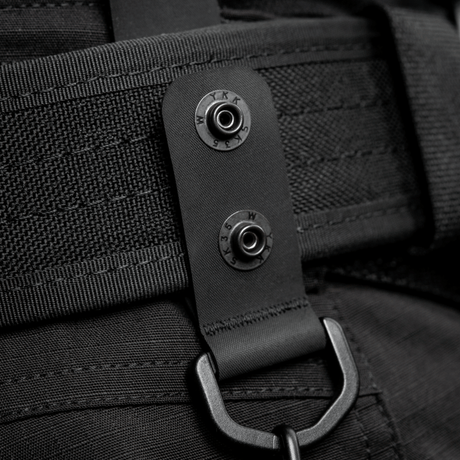 M-Tac Sæt af 2 – Duty Belt Keepers i sort til fastgørelse af politibælte til buksebælte, robust design med D-ring.