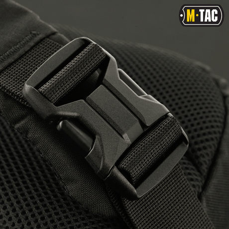 M-Tac Buckler Taske Elite sort spænde og stropdetalje