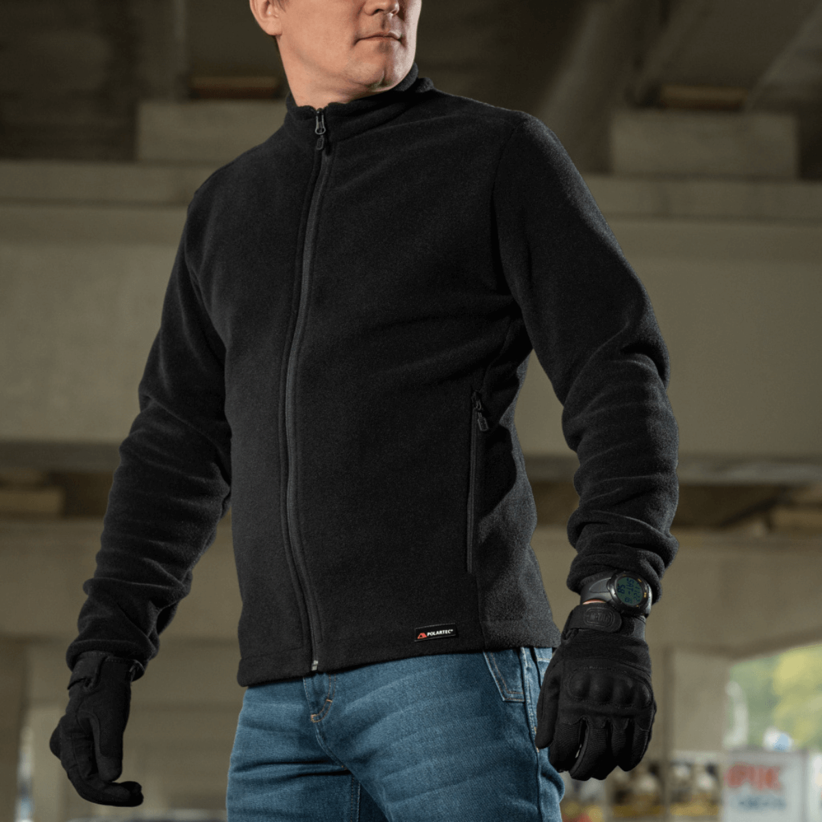 Mand iført M-Tac Nord Polartec Fleecejakke til hverdag og sport