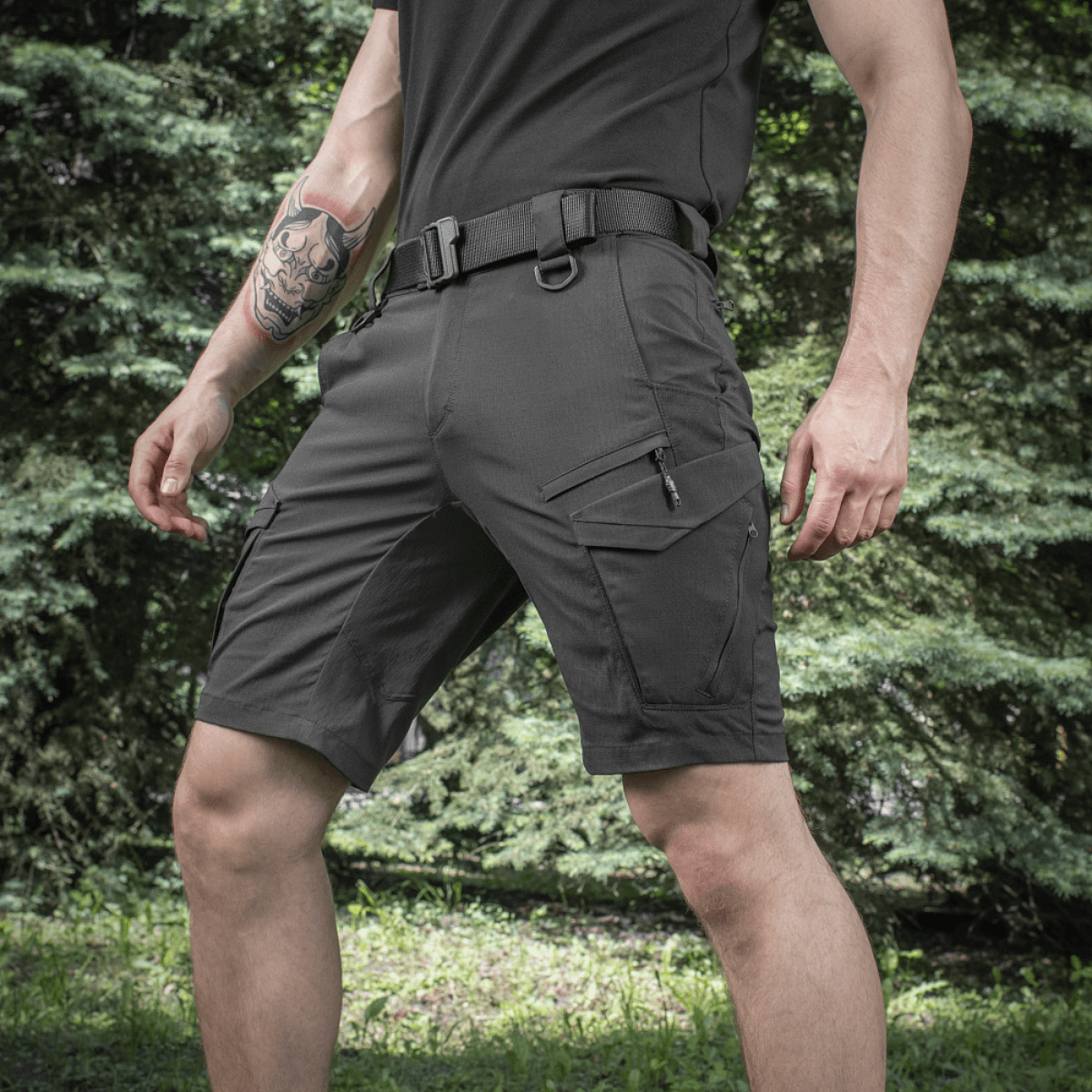 M-Tac Aggressor Summer Flex Shorts med funktionelle lommer og D-ringe, ideelle til udendørs aktiviteter i Flex Rip-Stop stof.