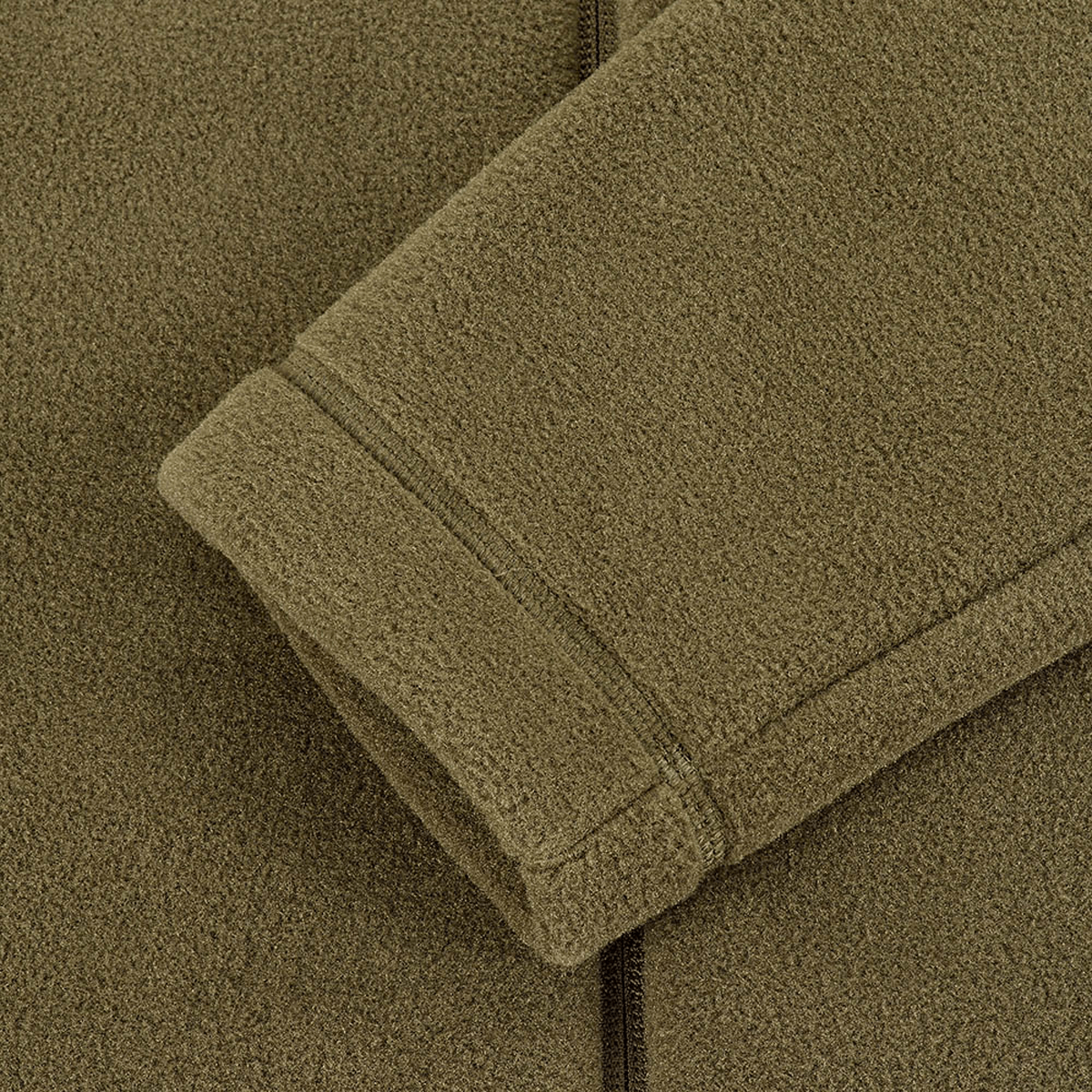 Nærbillede af M-Tac Sprint Fleece Sweatshirt Polartec med blødt Polartec® 200 Series fleece materiale i militærgrøn farve.