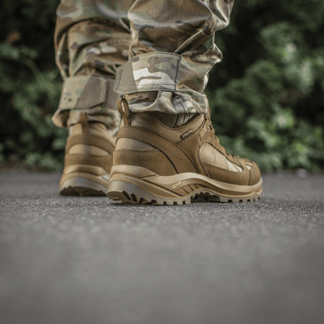 M-Tac Sneakers Tactical Demi-Season Pro Line i brun suede og Cordura med Vibram-sål, ideel til træning og vandring.