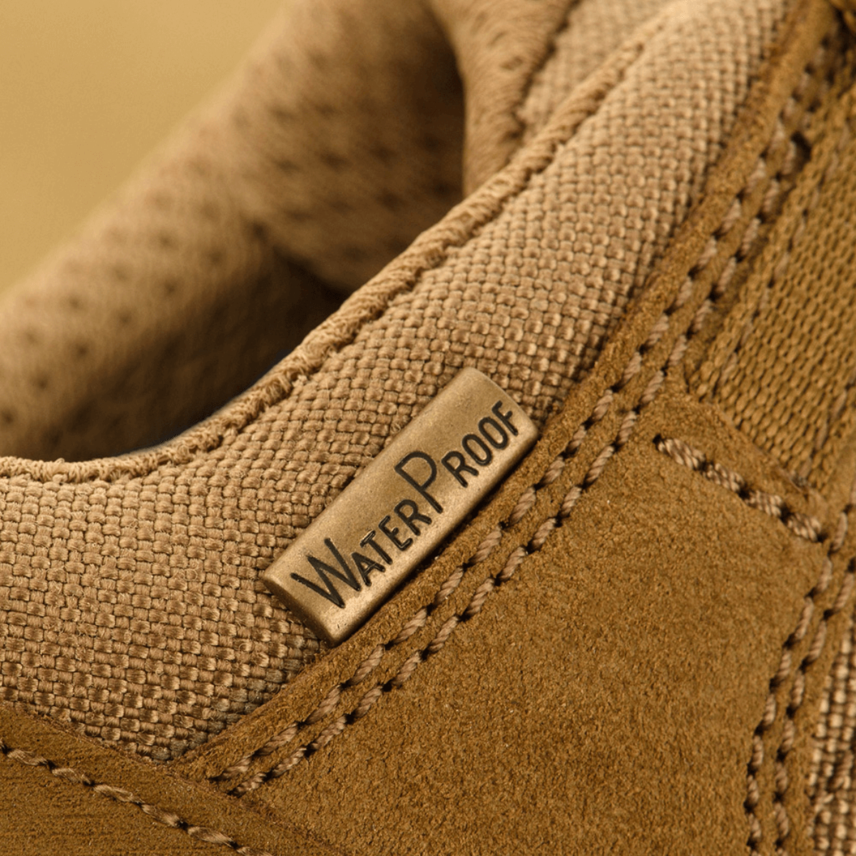 Vandtæt etiket på Tactical Sneakers Demi-Season – Let og komfortabel, fremstillet af naturlæder og Cordura, ideel til outdoor-aktiviteter.