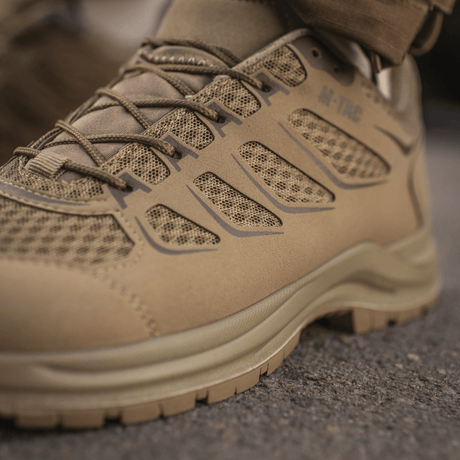 M-Tac Tactical Sneakers IVA i brunt mesh og syntetisk nubuck, ideel til hverdagsbrug og outdoor-aktiviteter, let og ventileret design.