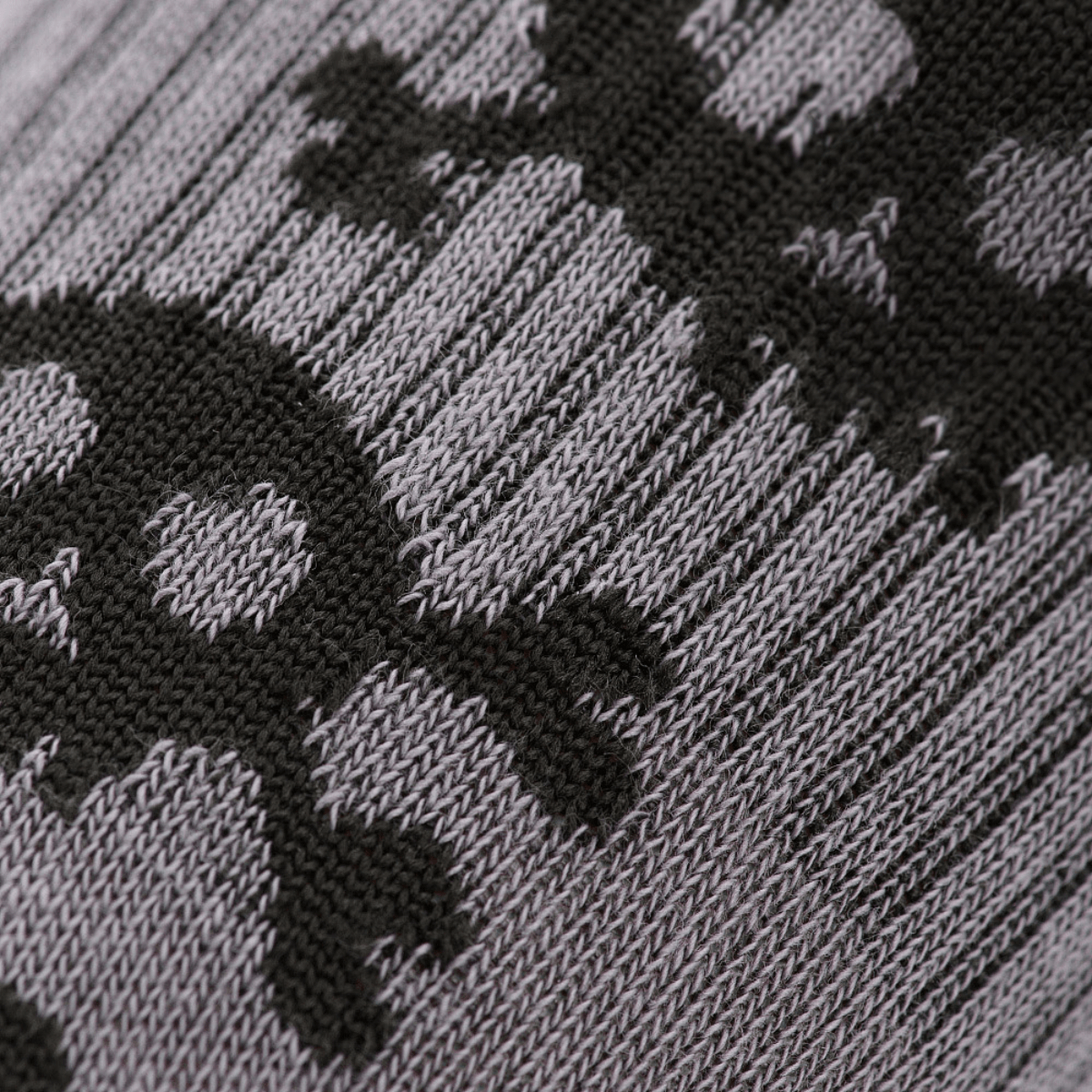 M-Tac Letvægtssokker Mk.3 Pirate Skull med åndbare materialer, ergonomisk design og piratskalle motiv til sommer trekking.