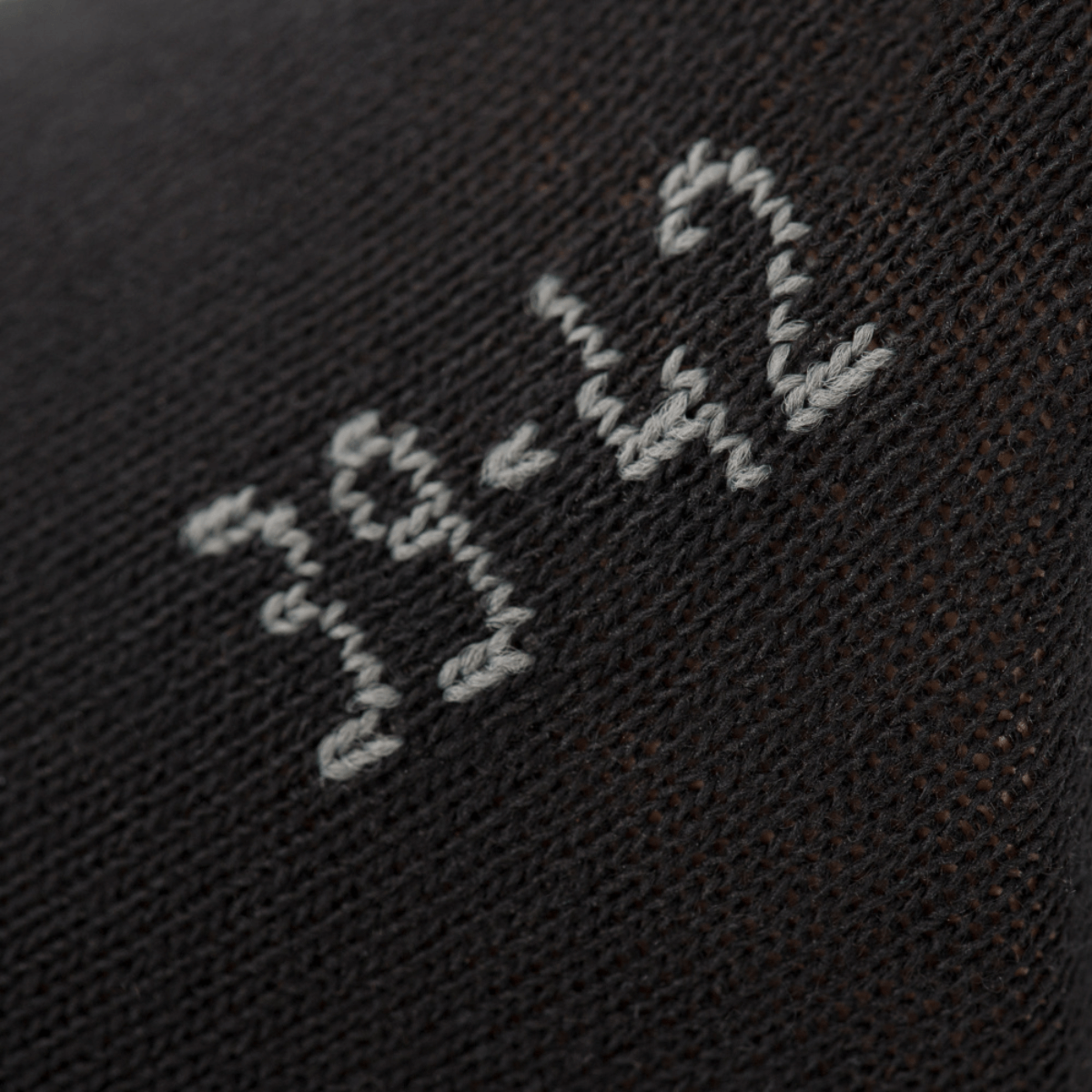 Nærbillede af sort M-Tac Let Sportsokker med størrelsesmarkering 39-42, designet til løb og udendørsaktiviteter i varmt vejr.