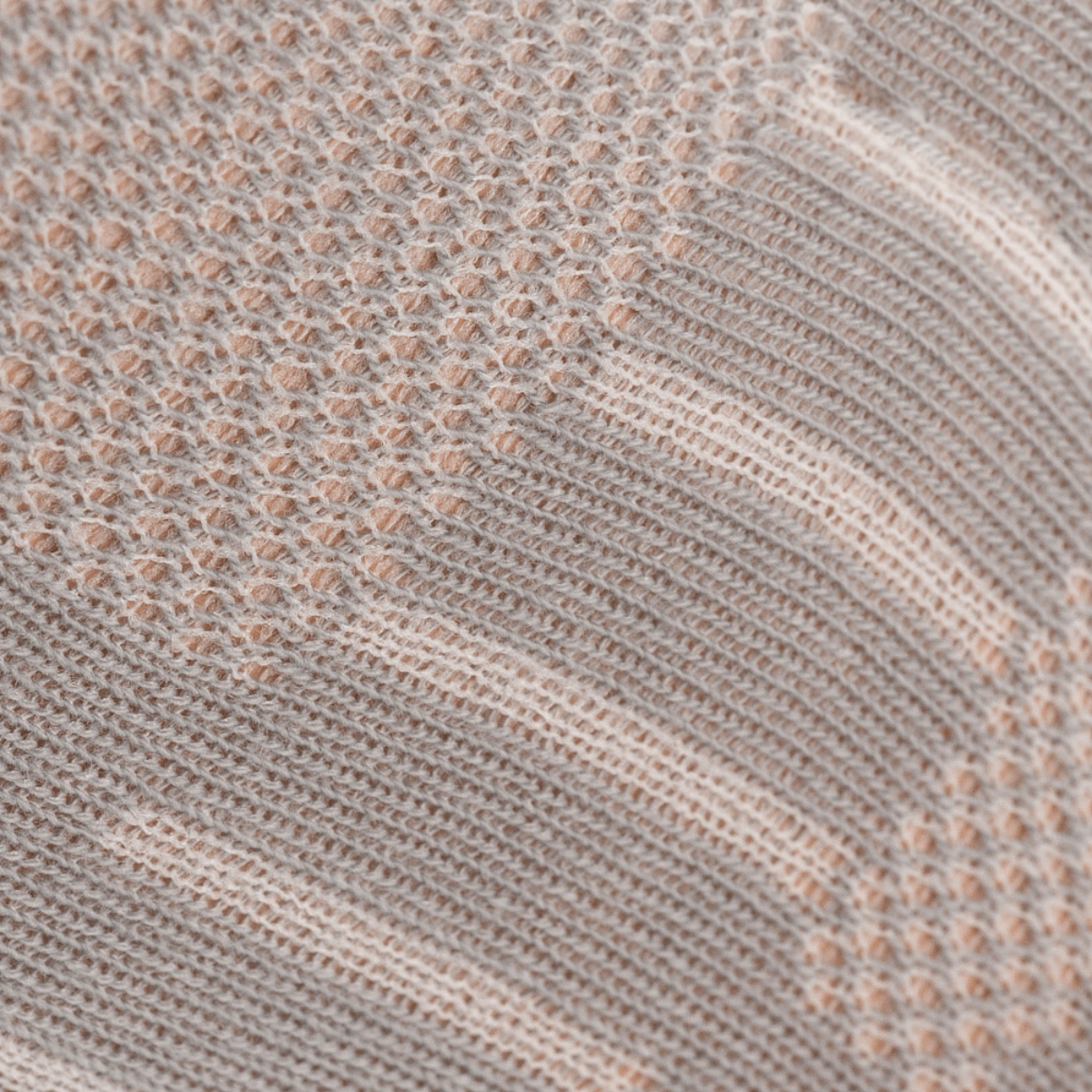 Detalje af M-Tac Let Sportsokker i åndbart materiale med strikkede trykpunkter for optimal komfort og pasform ved sport og fritidsbrug.