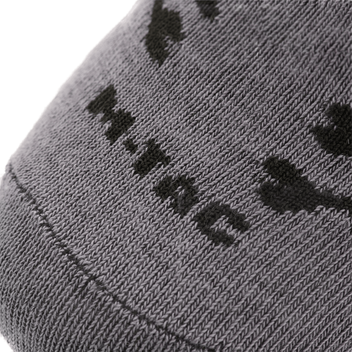 M-Tac Let Sommersokker Pirate Skull designet til løb i varmt vejr, med ergonomisk pasform og åndbart materiale til optimal komfort.