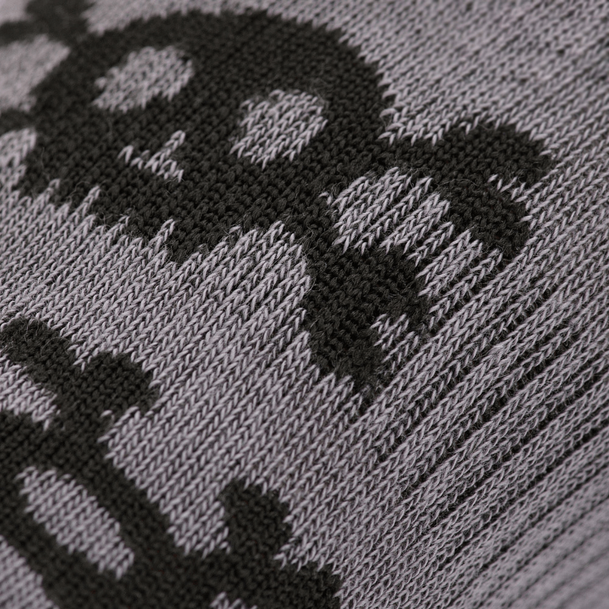 M-Tac Let Sommersokker Pirate Skull i let og åndbart materiale med ergonomisk design til løb og udendørs aktiviteter i varmt vejr.