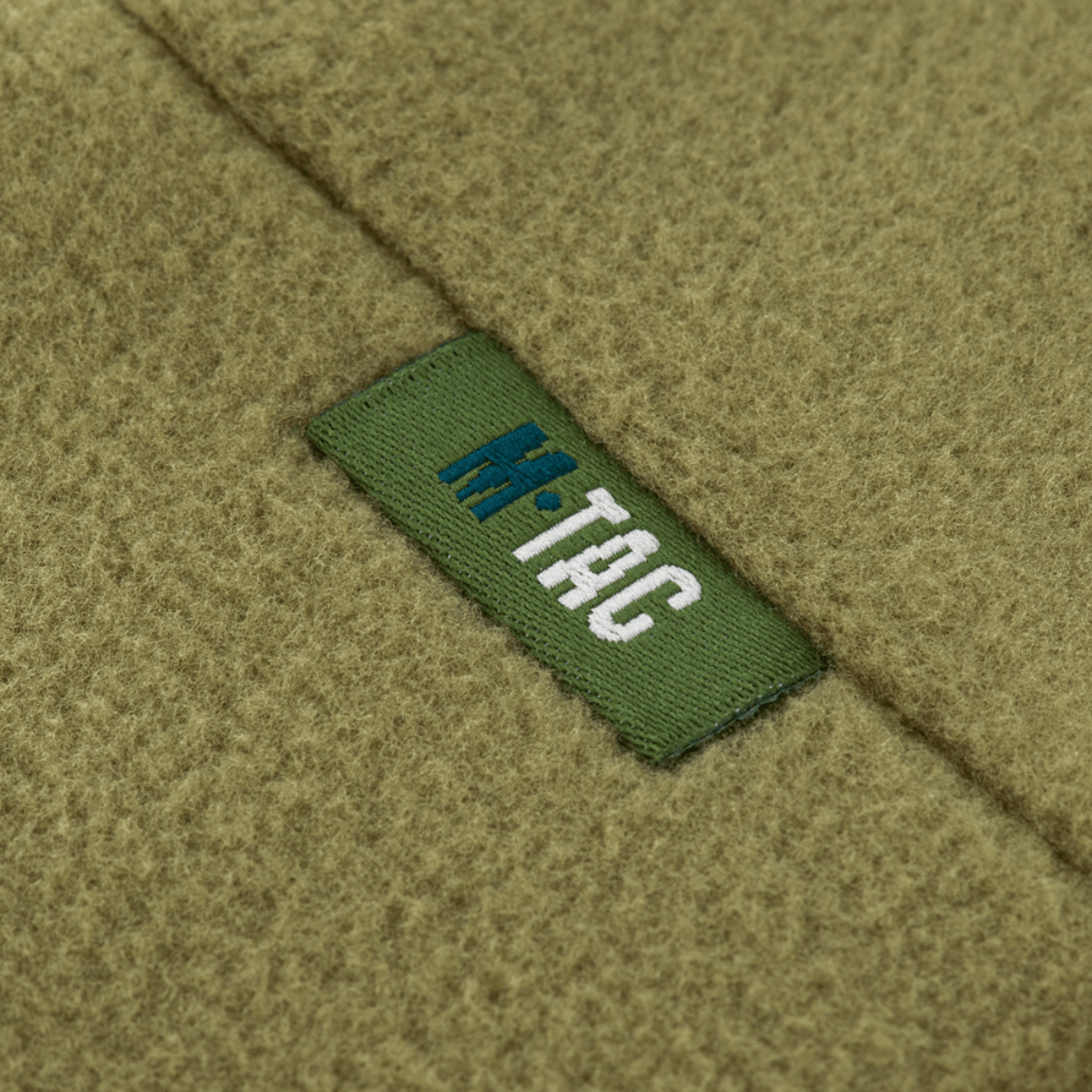 M-Tac Fleece Polartec Watch Cap i oliven, lavet af slidstærk Polartec® 200 Series fleece. Perfekt til kolde vejrforhold og udendørs aktiviteter.