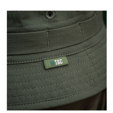 Nærbillede af M-Tac Panamahat Gen. II Summer Flex i olivengrønt nylon/elastan med NIJ-certificering, galleri position 1, fokus på syninger og logo.
