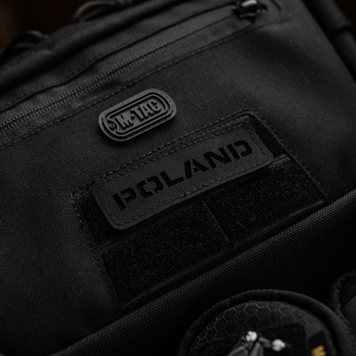 M‑Tac Patch Poland End-to-End 25x80 patch med laserindgraveret inskription, lavet af holdbart Cordura 500D. Fastgøres med velcro.