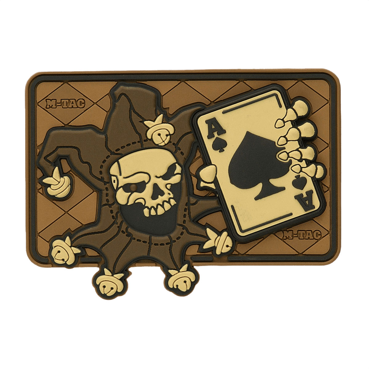 M-Tac Patch Joker Skull 3D PVC i brun med joker og es fra dødskort, lavet af PVC med 3D-effekt og velcro på bagsiden. Dimensioner: 78x55mm.