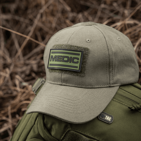 M-Tac Patch Medic PVC 3D på en kasket, med velcro fastgørelse, ideel til medicinsk personale.