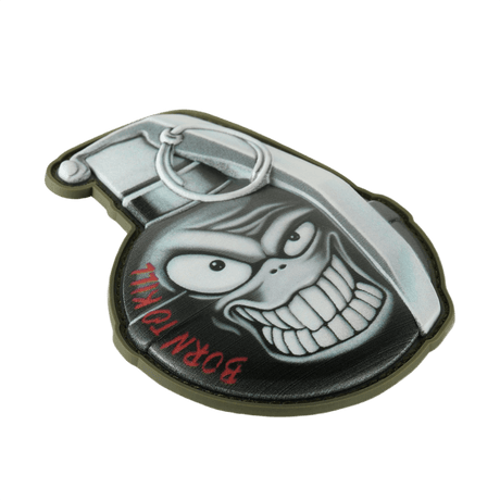 M-Tac Patch M67 Granat 3D PVC med "Born to Kill" tekst i sjovt granatdesign, lavet af holdbart PVC med velcrobagside, størrelse 8.8 x 6.8 cm