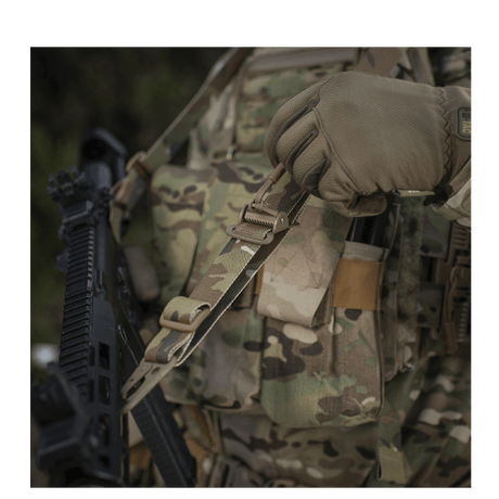 M-Tac Universal Våbenrem i multicam nylon med justerbar længde, robust spænde og karabinhage til taktisk våbenhåndtering, galleri position 1.