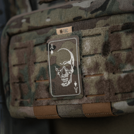 M-Tac Patch Face of War (Broderi) broderet kraniemotiv på Cordura 500D fastgjort på camouflageudstyr med Velcro.