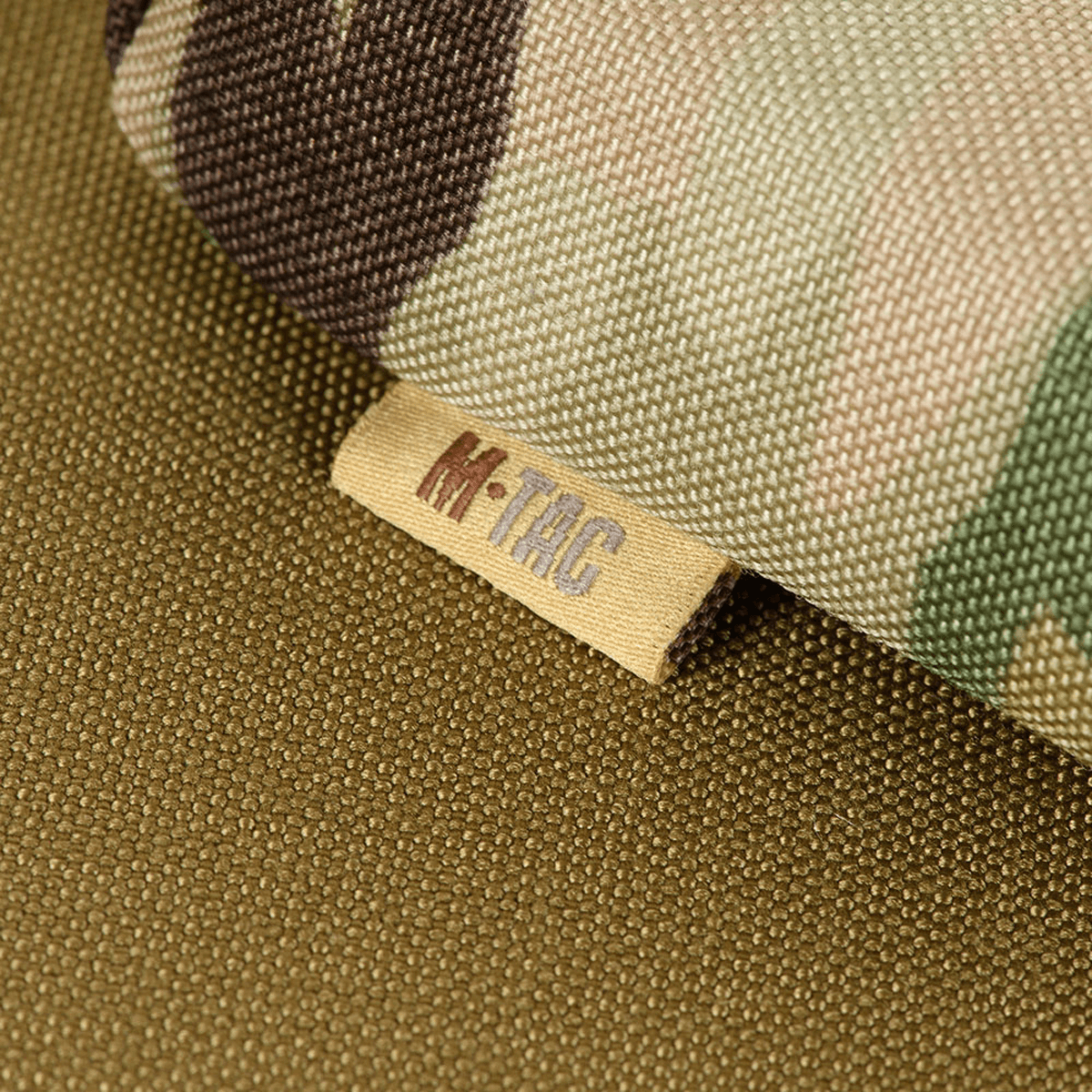 M-Tac Siddeunderlag med bæltebeslag ARMOR med holdbart Cordura 1000D stof for optimal varmeisolering og beskyttelse mod fugt.