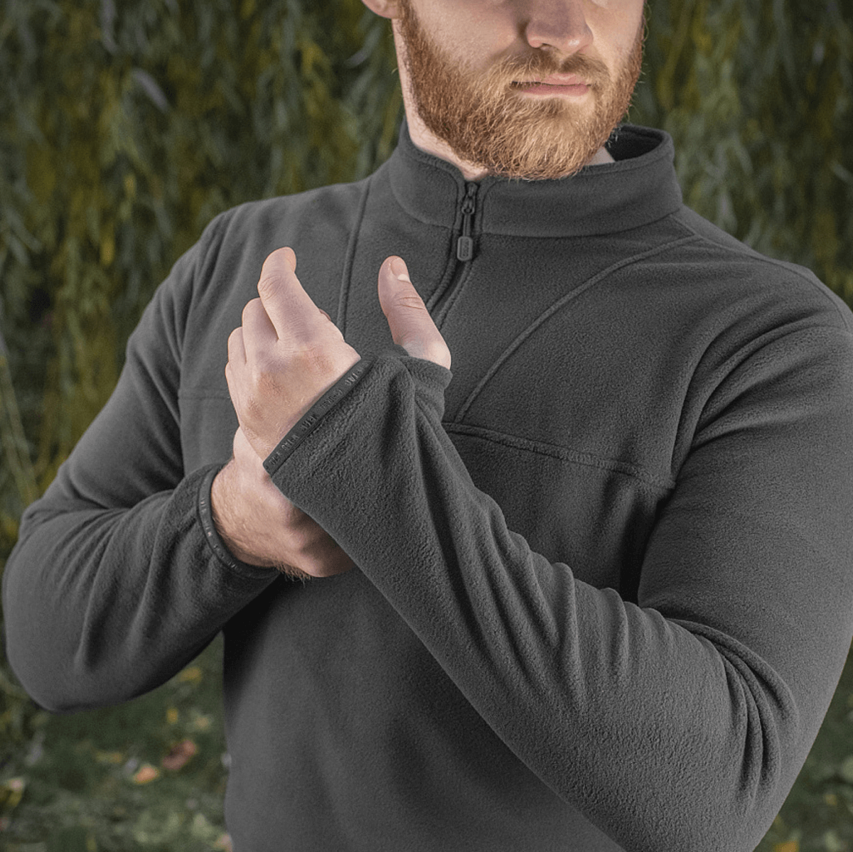 M-Tac Delta Polartec Fleecejakke i sort med halv lynlås, komfortabel og varm til kolde dage, Polartec® Micro Series-fleece.