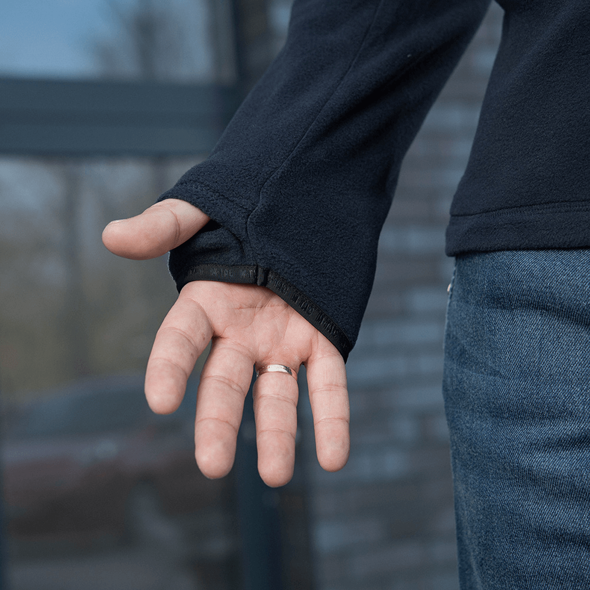 Detalje af M-Tac Delta Polartec Fleecejakke med blød fleece og praktisk design, ideel til kolde dage.