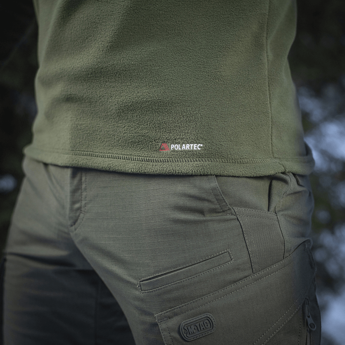 M-Tac Delta Polartec Fleecejakke i mørkegrøn, fremstillet af holdbart Polartec® Micro Series-fleece, ideel til kolde dage.