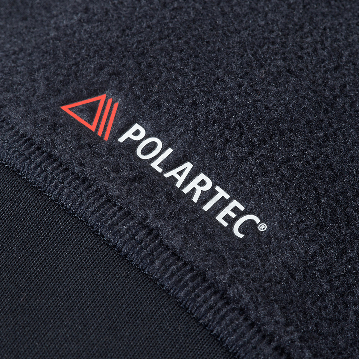 Polartec® logo på M-Tac Polartec Sport Fleecejakke, der viser det premium-materiale brugt til komfort og holdbarhed.