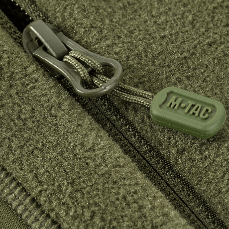 Lukning på M-Tac Polartec Sport Fleecejakke med detalje af lynlås og tekstur af premium-materiale for varmeisolering og holdbarhed.