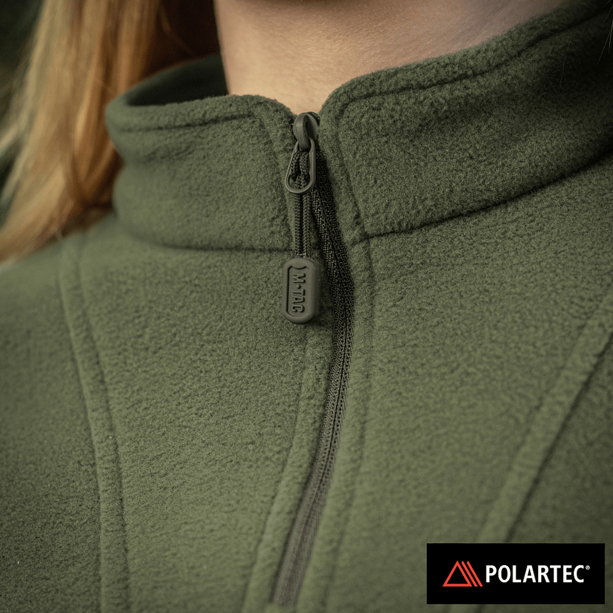 M-Tac Delta Polartec Fleecejakke Dame i olivengrøn farve med tæt kørestol og Polartec®-logo, ideel til kulde og komfort.