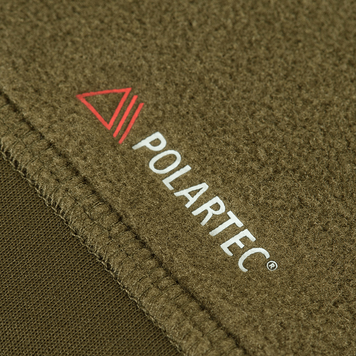 M-Tac Polartec Sport Hættetrøje i olivengrøn med Polartec® logo, fremragende varmeisolering og høj åndbarhed for maksimal komfort.