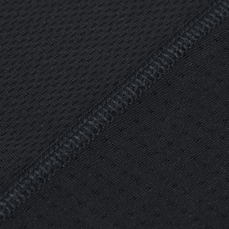 Nærbillede af materialet på M-Tac Athletic Tactical Gen.II T-shirt – funktionel t-shirt, viser slidstærk syning og perforeret stof.
