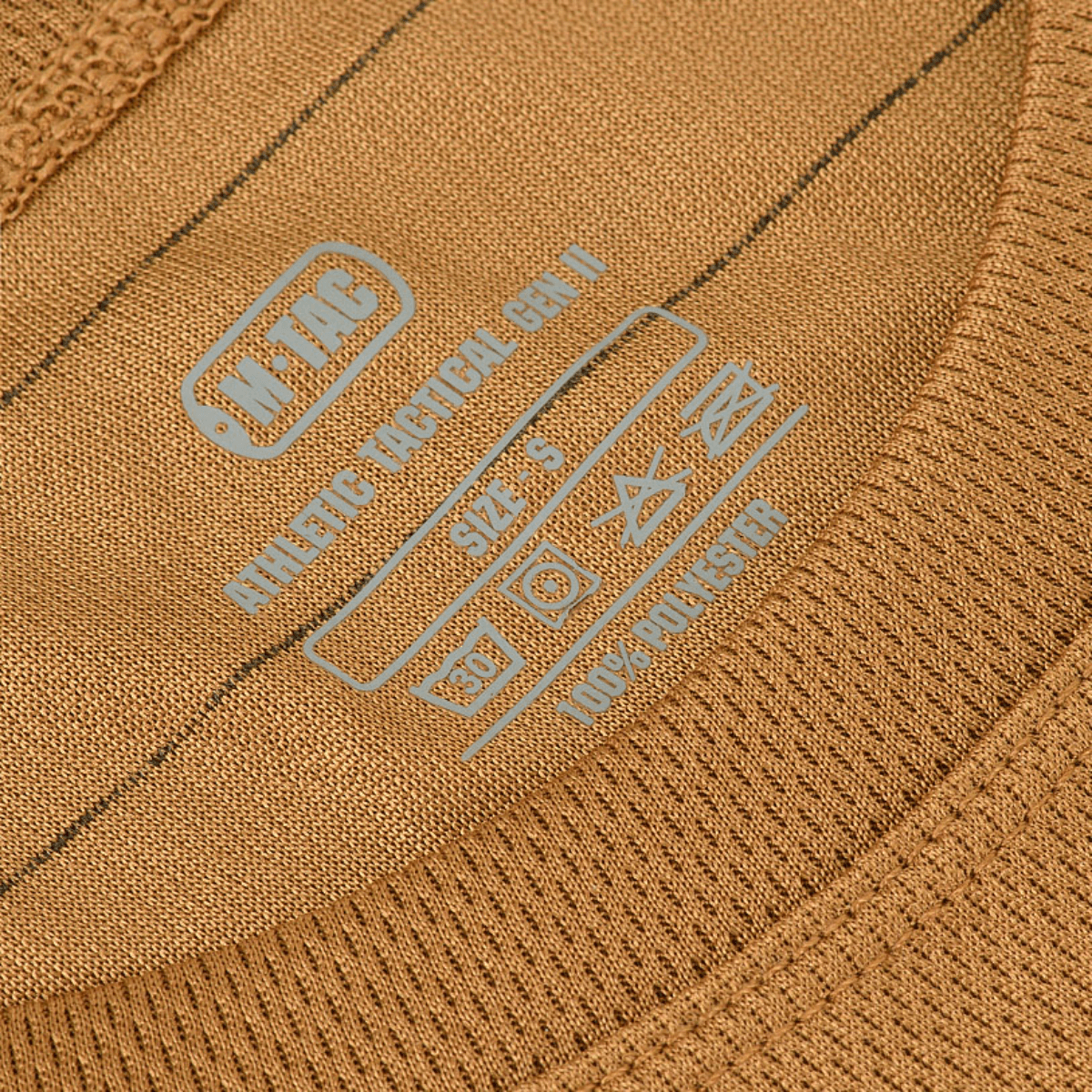 Label-detaljer på M-Tac Athletic Tactical Gen.II T-shirt, der viser materiale og vaskeanvisninger.