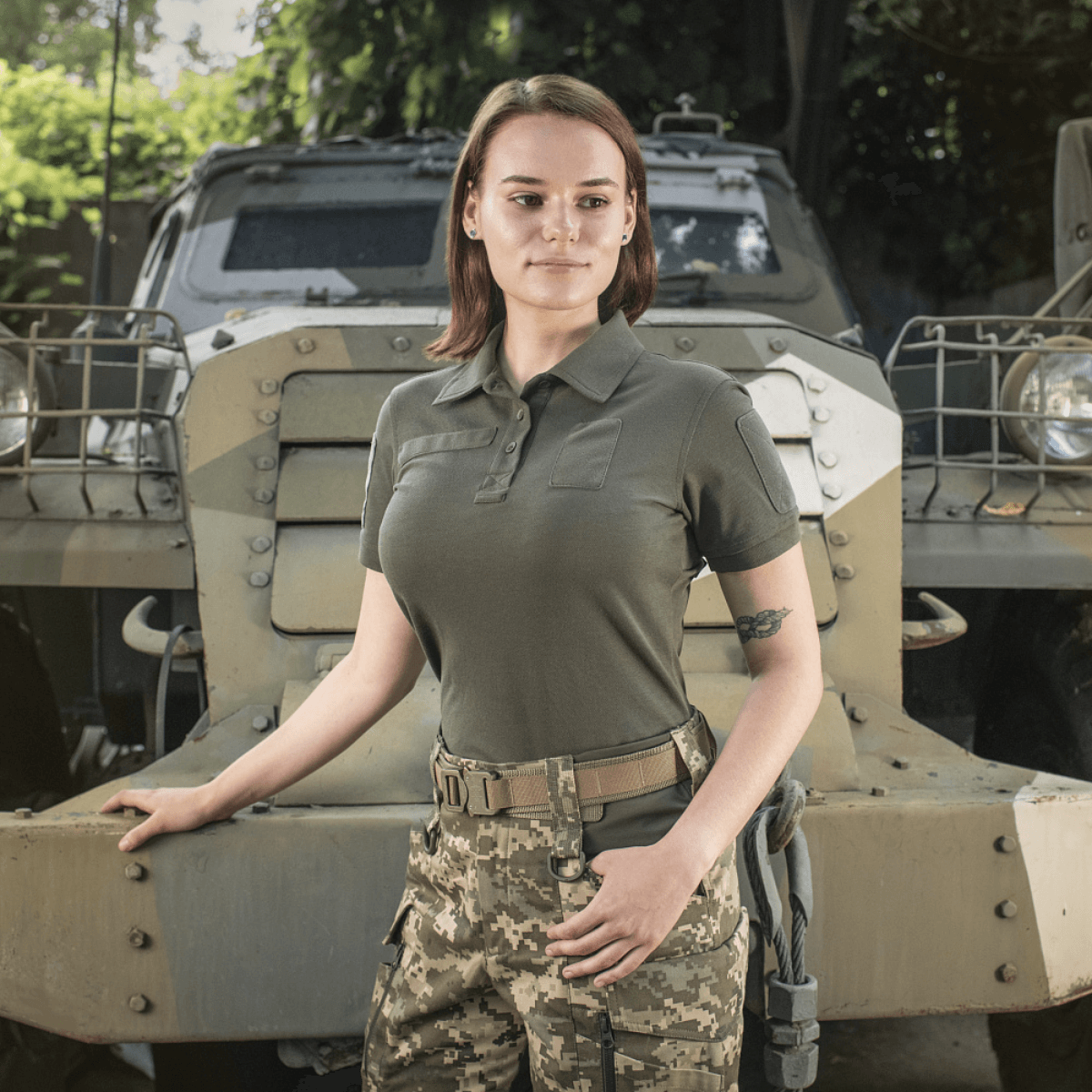 M-Tac Tactical Polo-Shirt 65/35 Lady i militært miljø, robust damepolo med plads til mærker, 65% bomuld og 35% polyester mix.