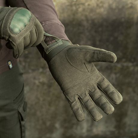 M-Tac Handsker Assault Tactical Mk.3 med forstærket håndflade og velcro, designet til våbenbrug og komfort i våde forhold.
