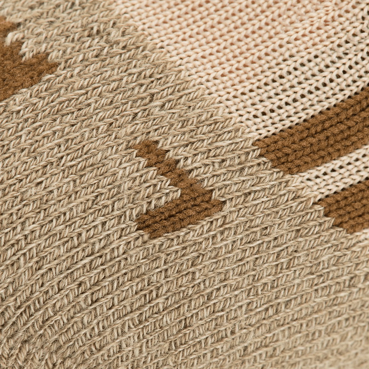 Nærbillede af M-Tac Coolmax 35% Sokker Outdoor i beige og brun tekstur, ideel til udendørsaktiviteter, fremstillet med avanceret teknologi.